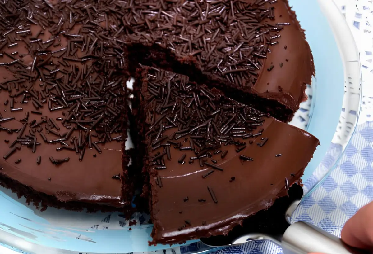 Receita de Bolo Nega Maluca com Creme de Leite