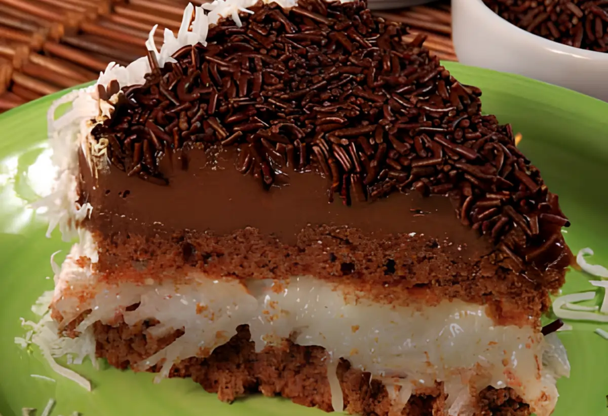 Receita de Bolo Nega Maluca Recheada com Beijinho
