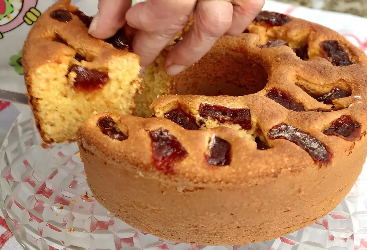 Receita de Bolo de Flocão de Milho com Goiaba