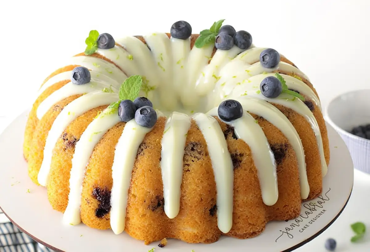 Receita de Bolo de Mirtilo Low Carb com Cobertura Crocante