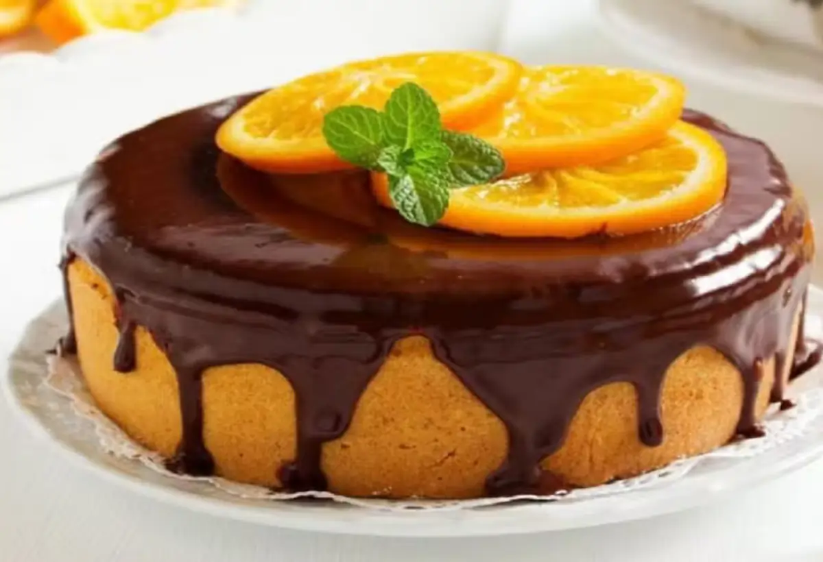 Receita de Bolo de Laranja Low Carb com Calda de Chocolate