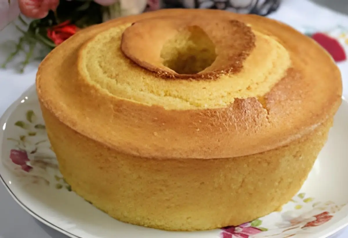 Bolo de fubá com leite de coco.