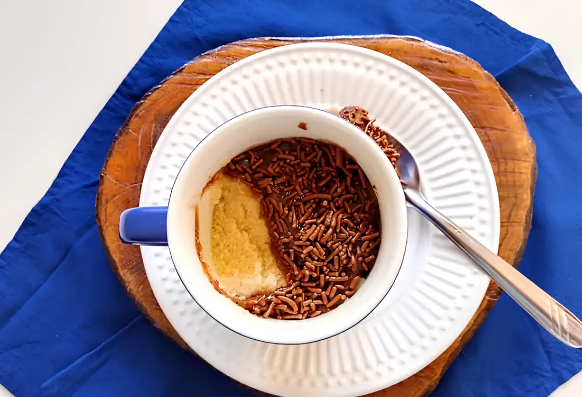 Bolo de Caneca Fofinho Branco