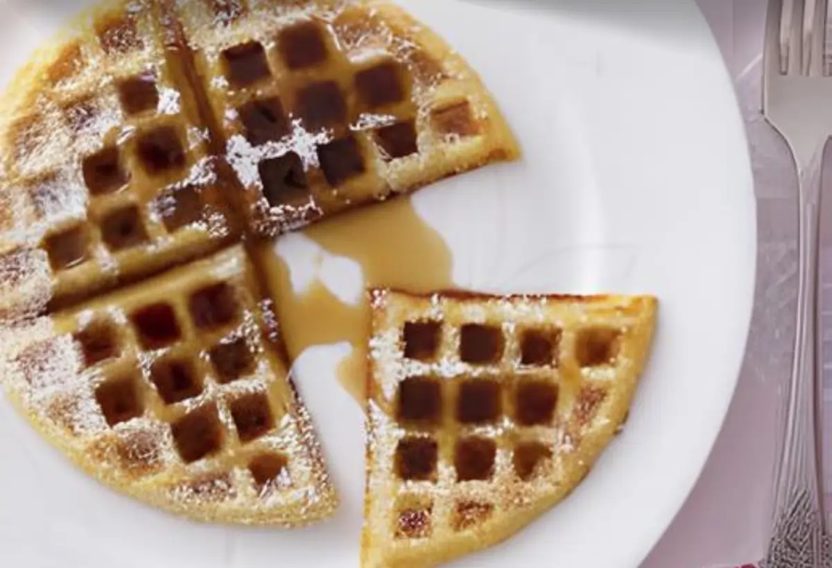 Waffle com Manteiga e Maple-Syrup