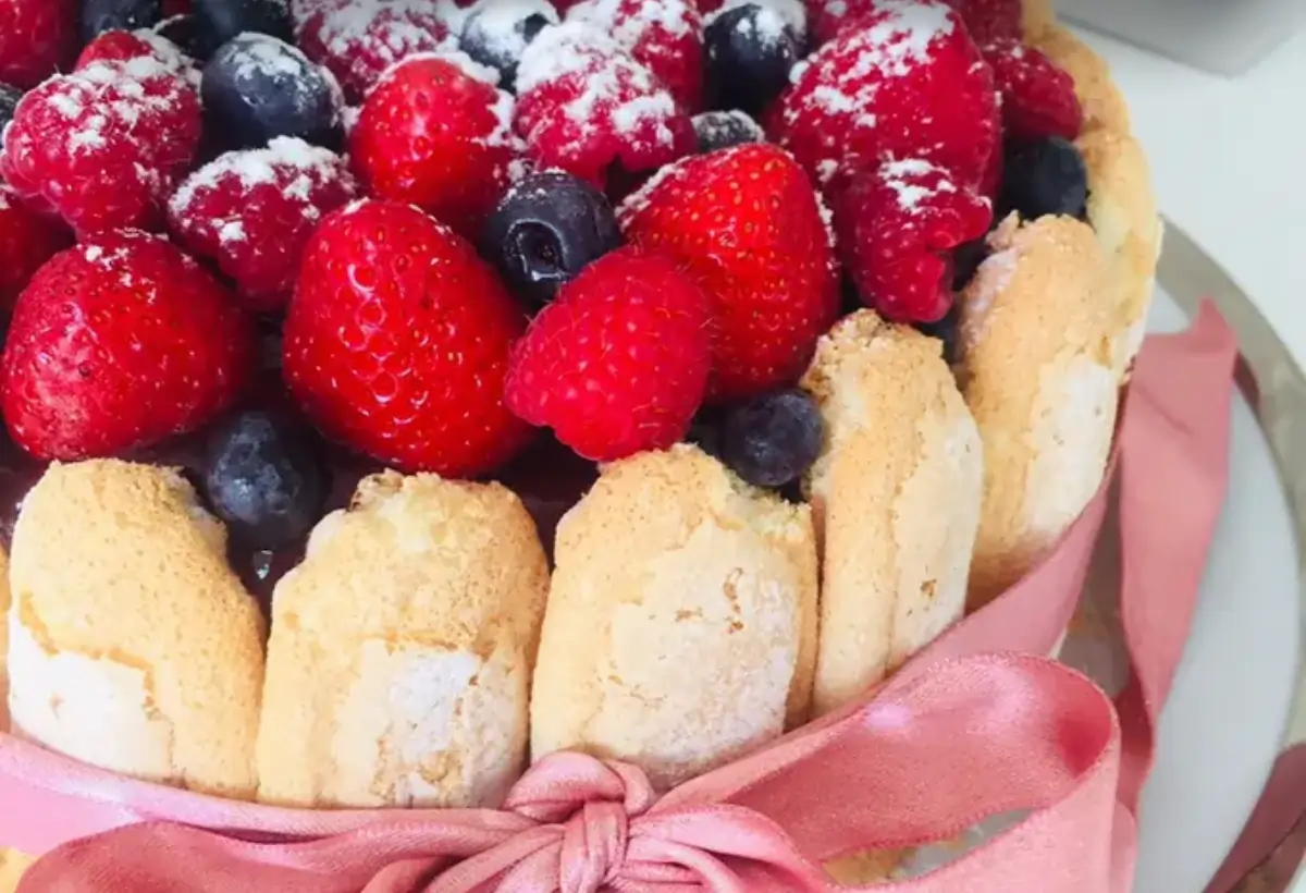 Charlotte Russe de Frutos Vermelhos
