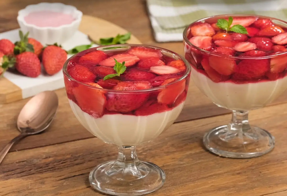 Gelatina ao Creme com Morangos