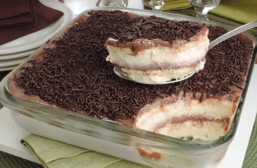 Pavê de Sorvete de Creme com Brigadeiro