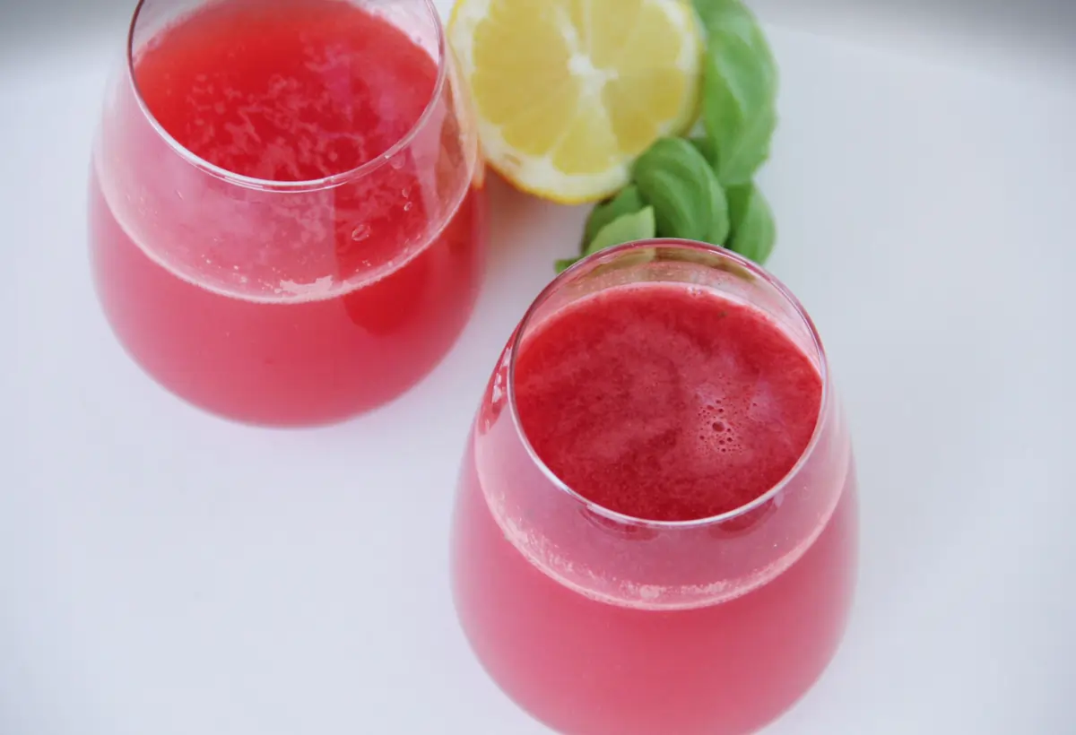 Suco Detox de Melancia e Manjericão