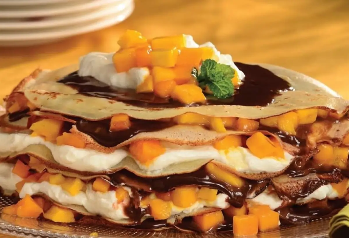 Mil-Folhas de Crepe com Manga e Chocolate