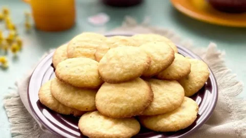 biscoitos servidos em uma vasilha