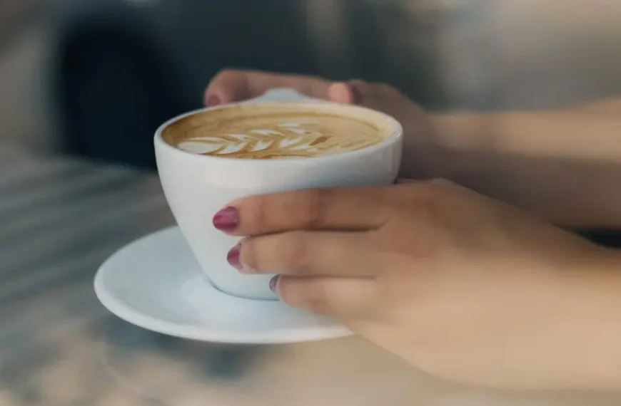 Você toma café à noite? Esse erro pode estar sabotando seus dias sem você perceber!