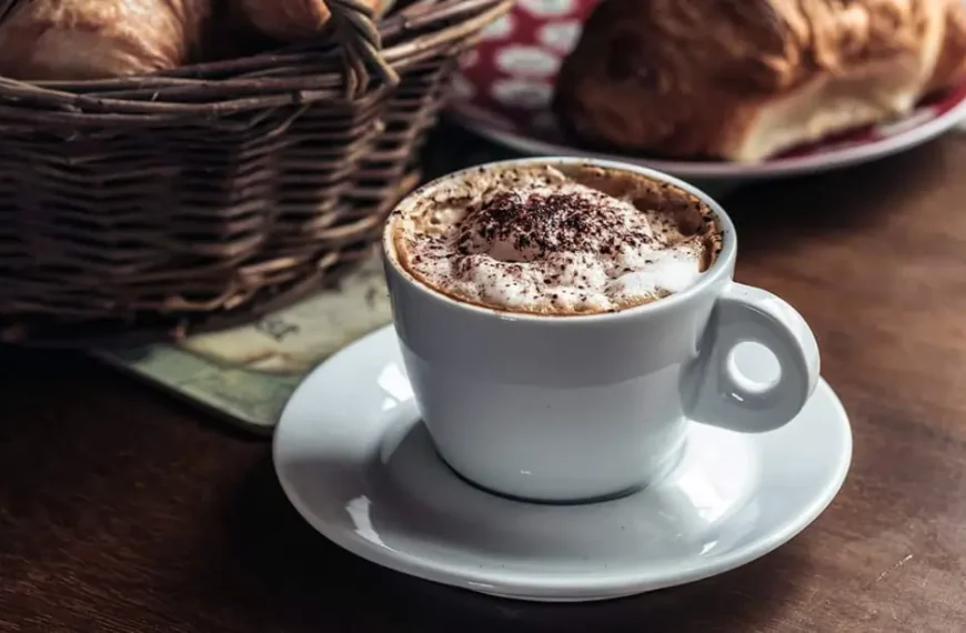 Adeus cappuccino sem graça: agora só faço esse mocaccino cremoso, fica melhor que de cafeteria