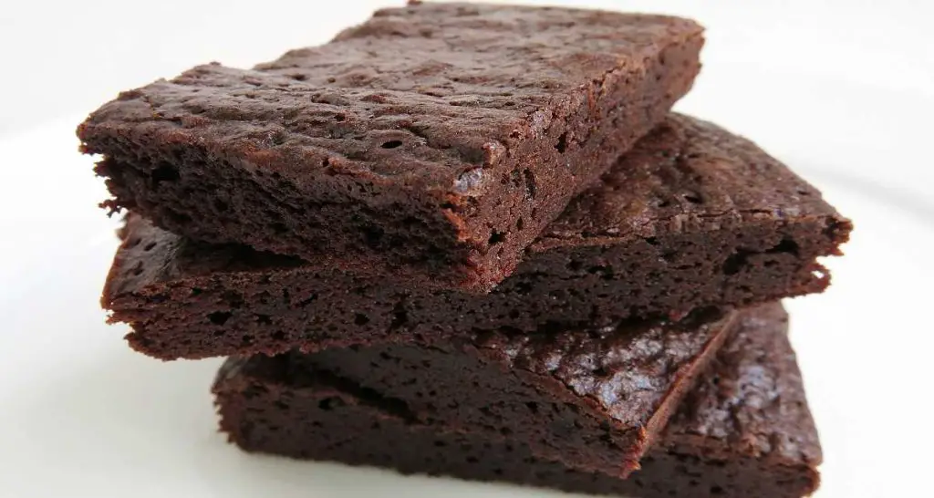 Bolo de chocolate com abacate sem açúcar dá certo mesmo