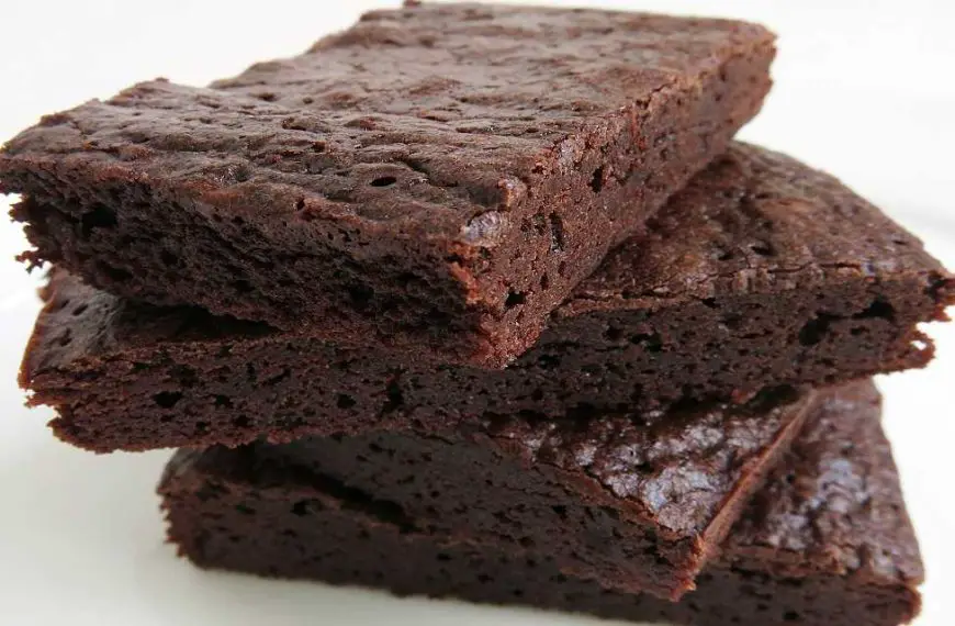 Bolo de chocolate com abacate sem açúcar dá certo mesmo