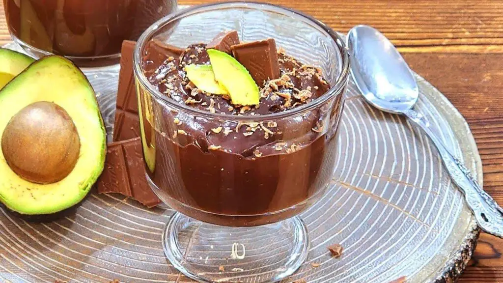 Como fazer mousse de chocolate com abacate cremoso