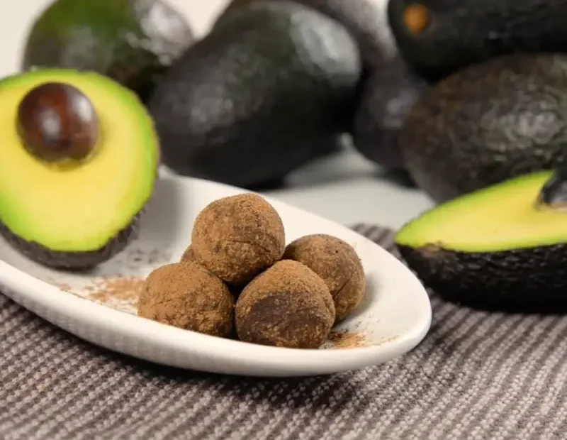 Trufas de chocolate com abacate sem açúcar dá certo mesmo